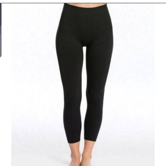Spanx  Look At Me Now black cropped  Seamless Leggings sz XL - Picture 1 of 4
